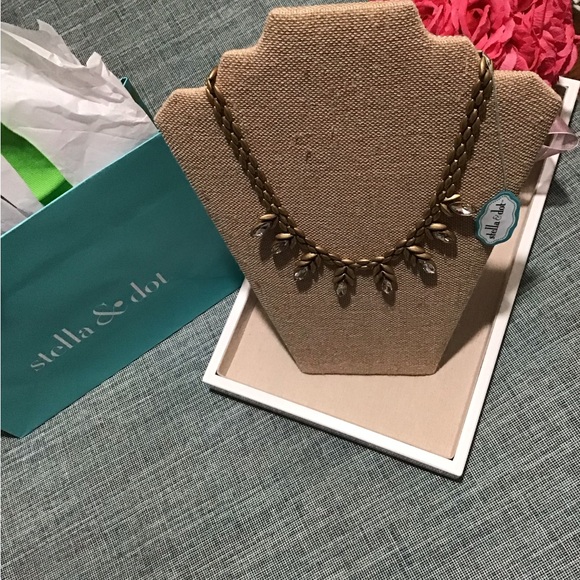 Beautiful Stella&Dot Retried Statement Necklace,Rhinestones&Gold Tone.Beautiful - Picture 6 of 10